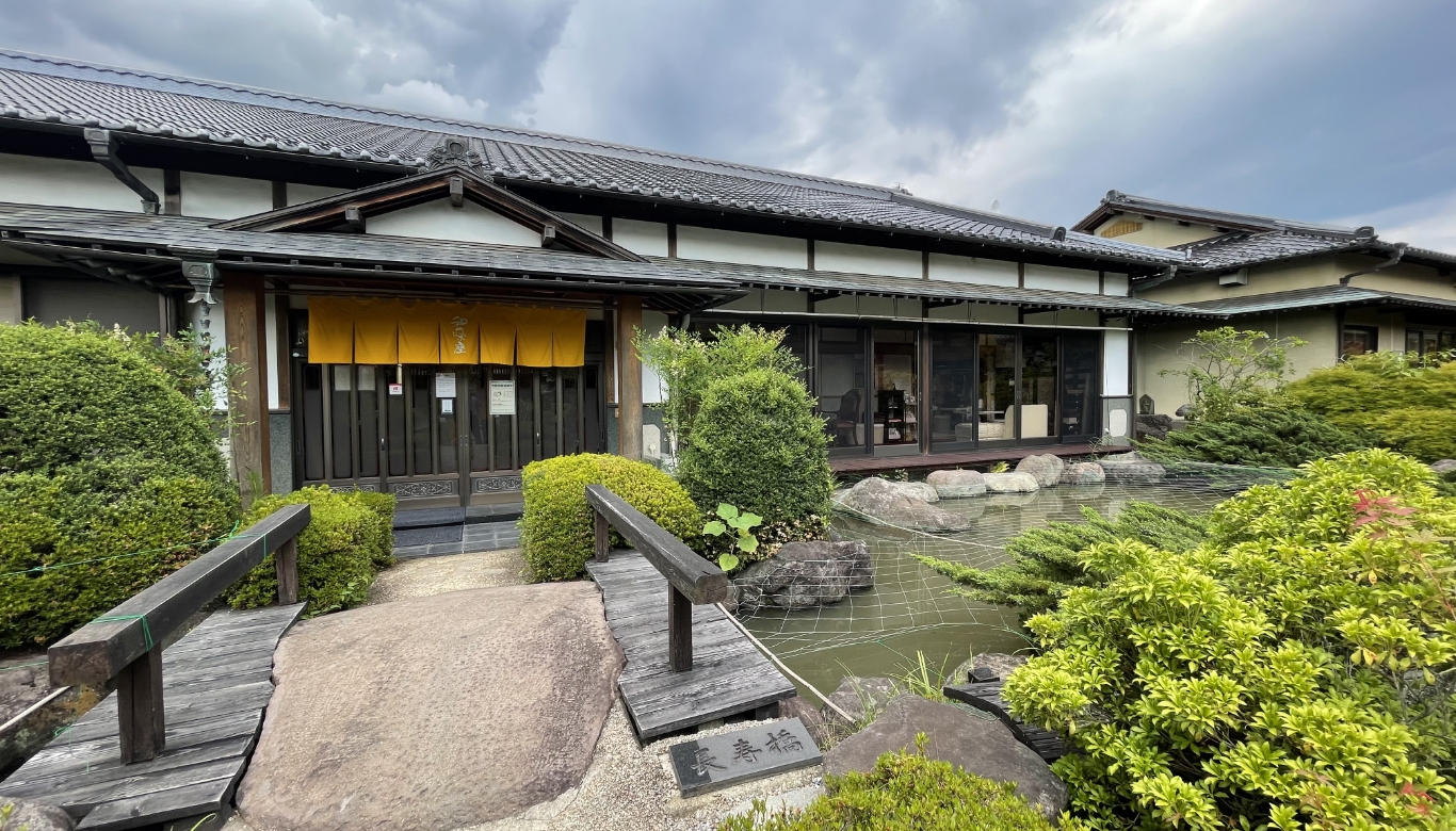 古都・京都を思わせる　日本庭園